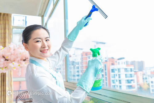 塑造专业形象，赋能现代家政保洁服务